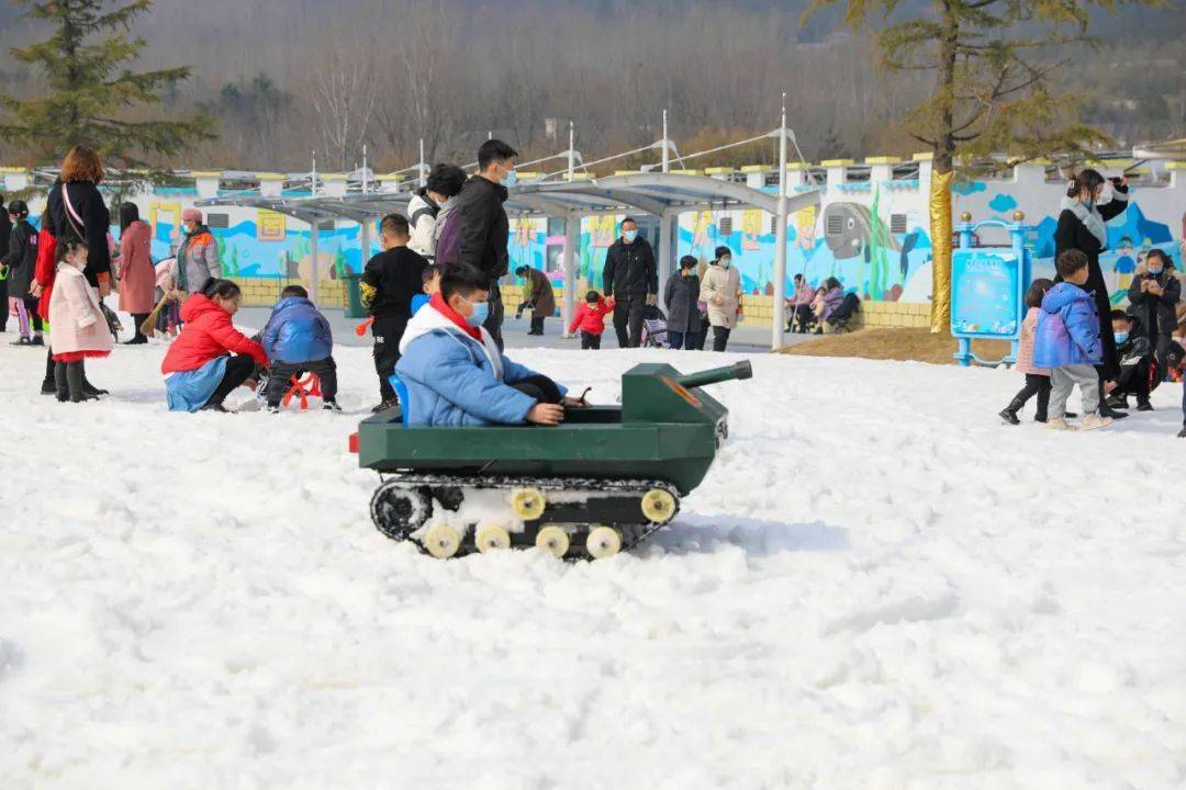 冰  雪  之  旅  冬天最欢乐的 嬉雪 主题乐园 还有雪地小坦克,雪地