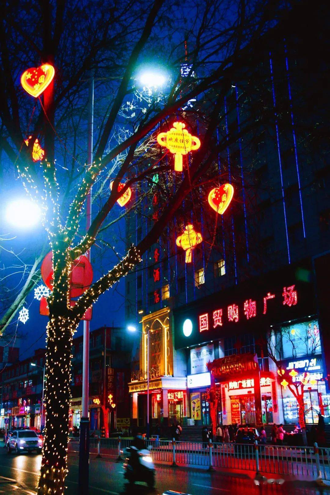 保德春节:街头花灯扮靓城市夜景_彩灯
