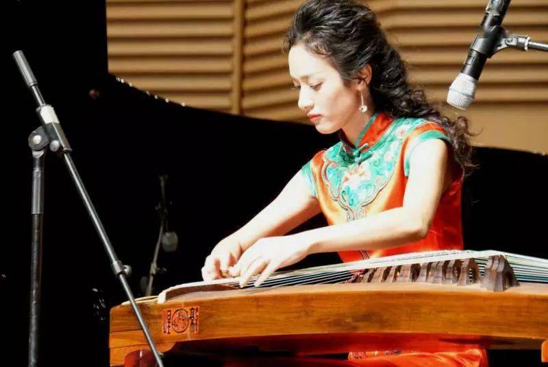 天台美女谢涛节目登上"in zhejiang"全球展播_古筝