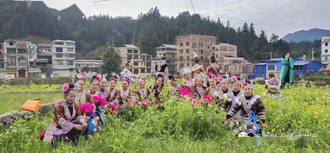 2月12日正是农历大年初一,融水苗族自治县安太乡整朵苗寨锣鼓喧天