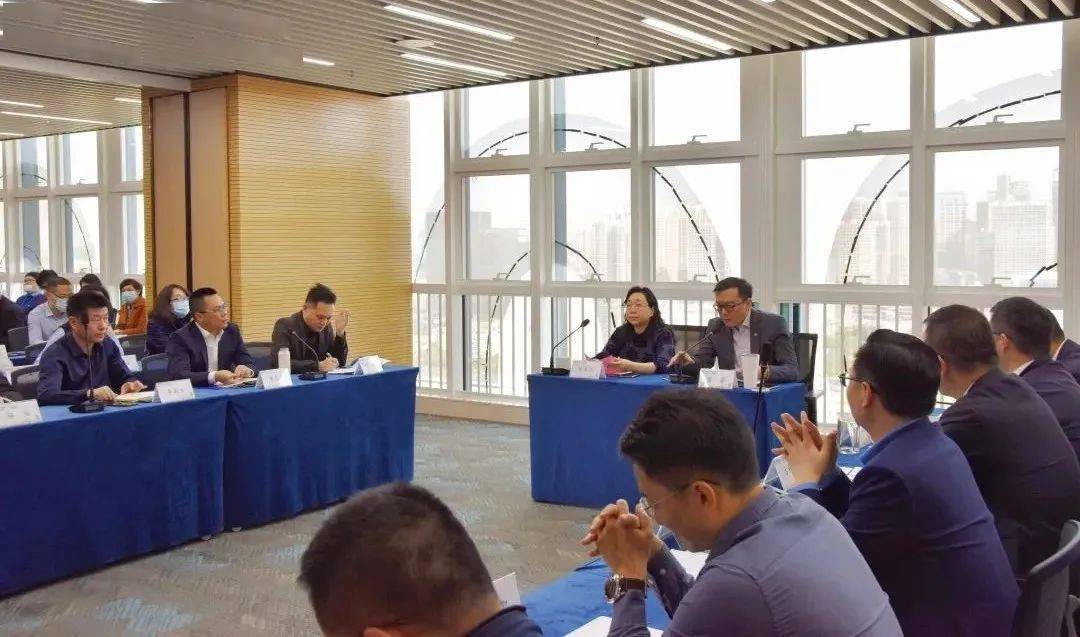 出席本次动员大会的有禹洲集团董事局副主席郭英兰,执行总裁萧睿,高级