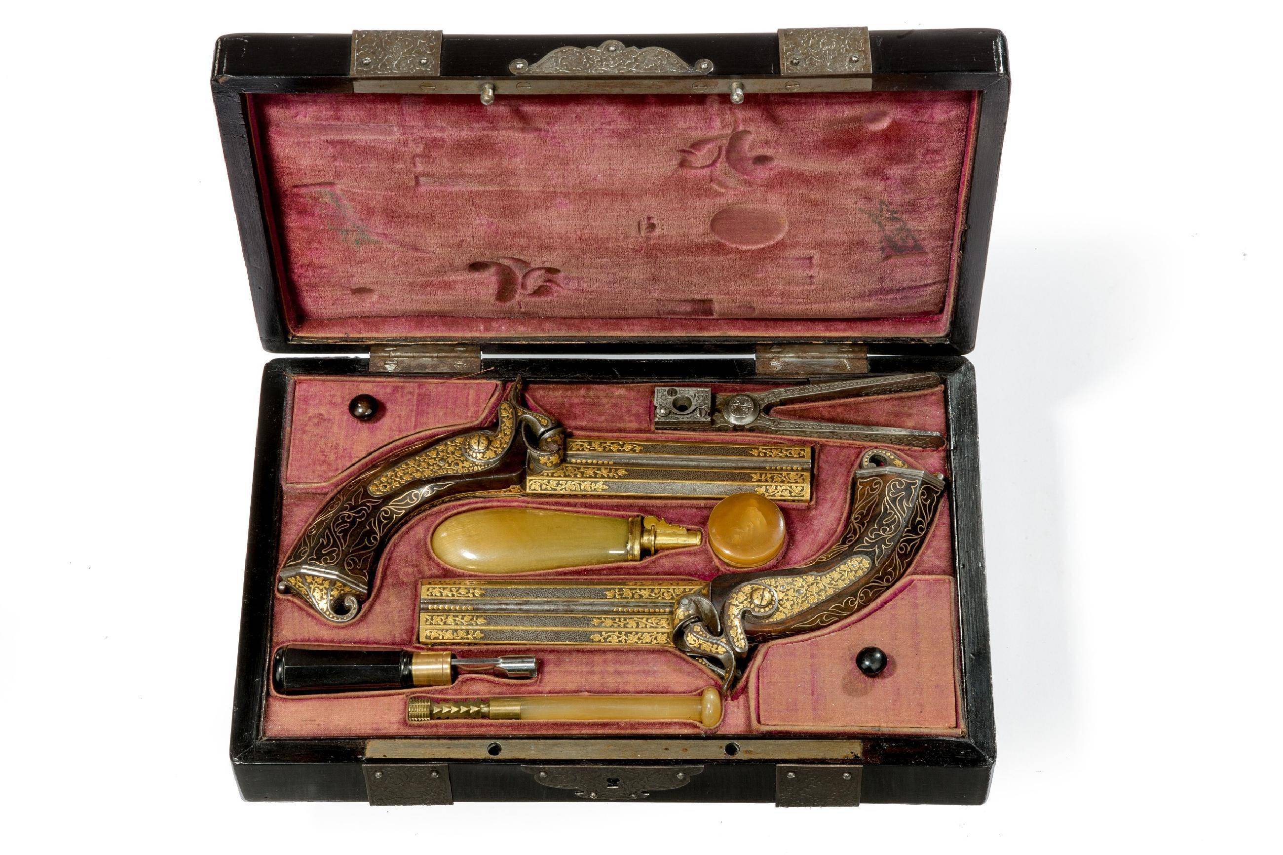 1847年法国制造的双管火帽手枪,由法王路易·菲利普御用枪械工匠制造.