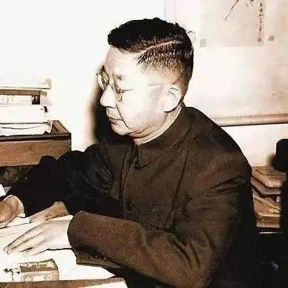 新年涨知识丨与名人共读:老舍