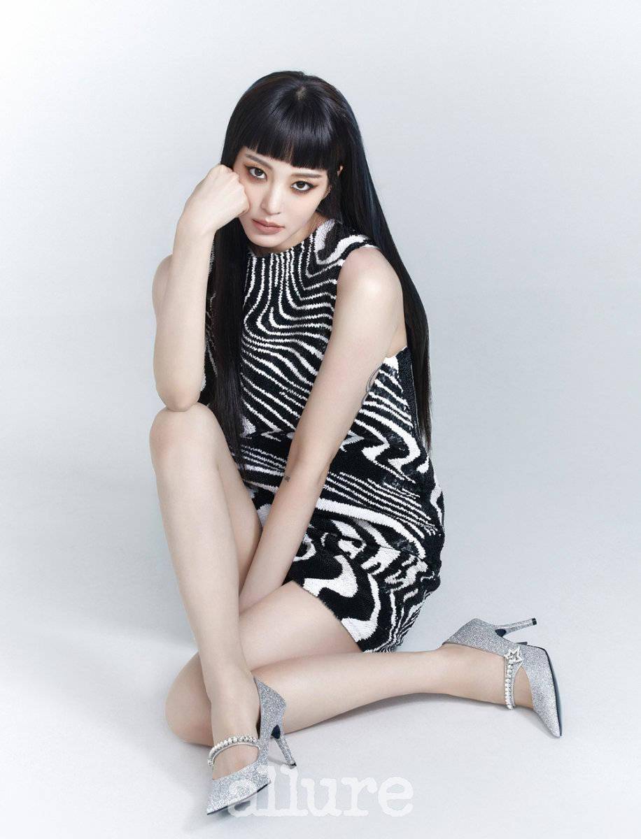 韩国女艺人韩艺瑟最新杂志写真曝光