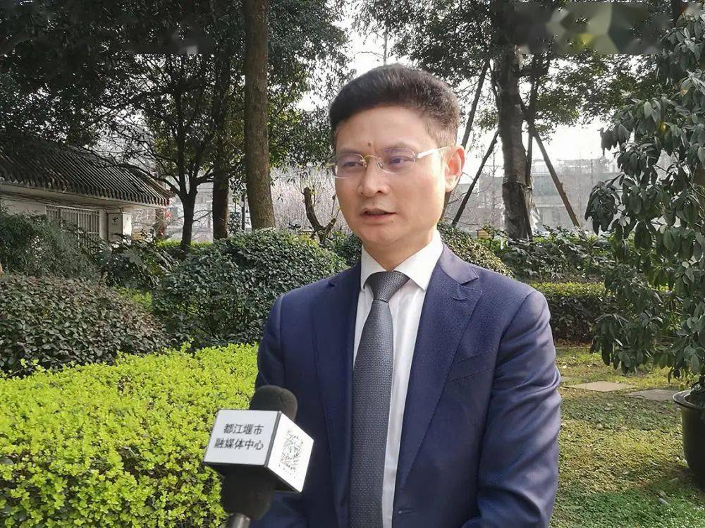 以主人翁的姿态,为创造都江堰幸福美好生活共同奋进!