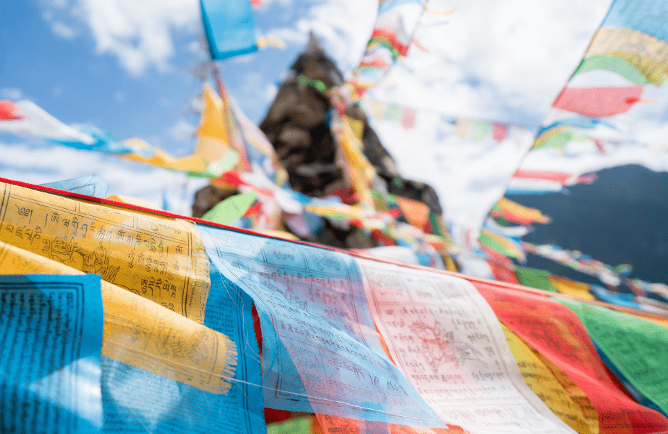 你知道西藏旅游途中随处可见的经幡是什么意思吗