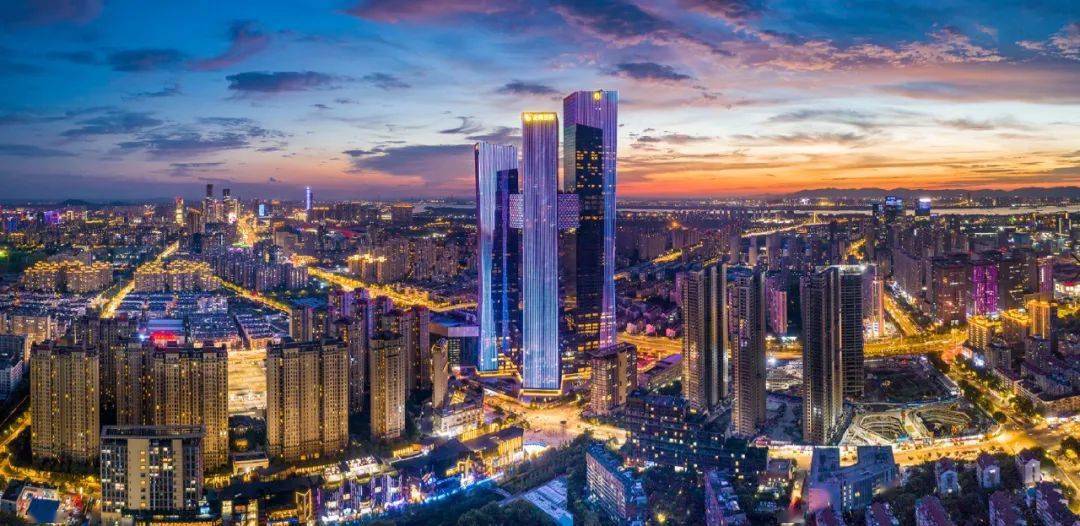 南京金鹰世界,全球最高的三塔连体式建筑.