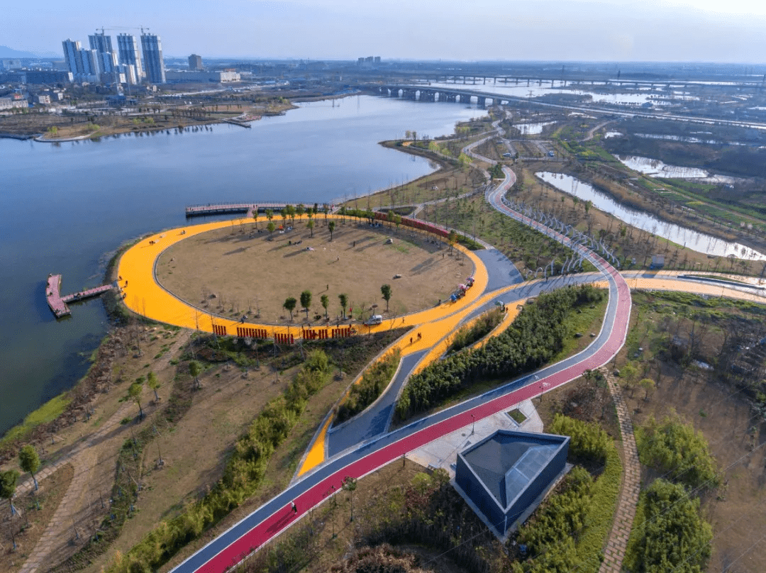 青天湖湿地公园项目位于鄂州市鄂城区樊口街道,湖泊面积1500亩,总