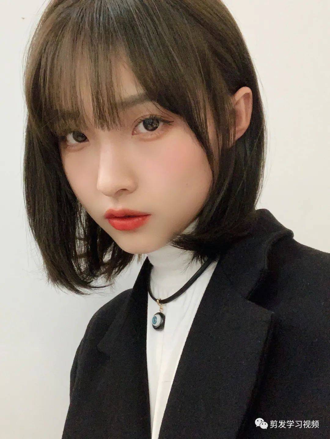 女生怎么剪刘海遮额头 d316dfd2b2124a639947ca09c985b783.jpeg