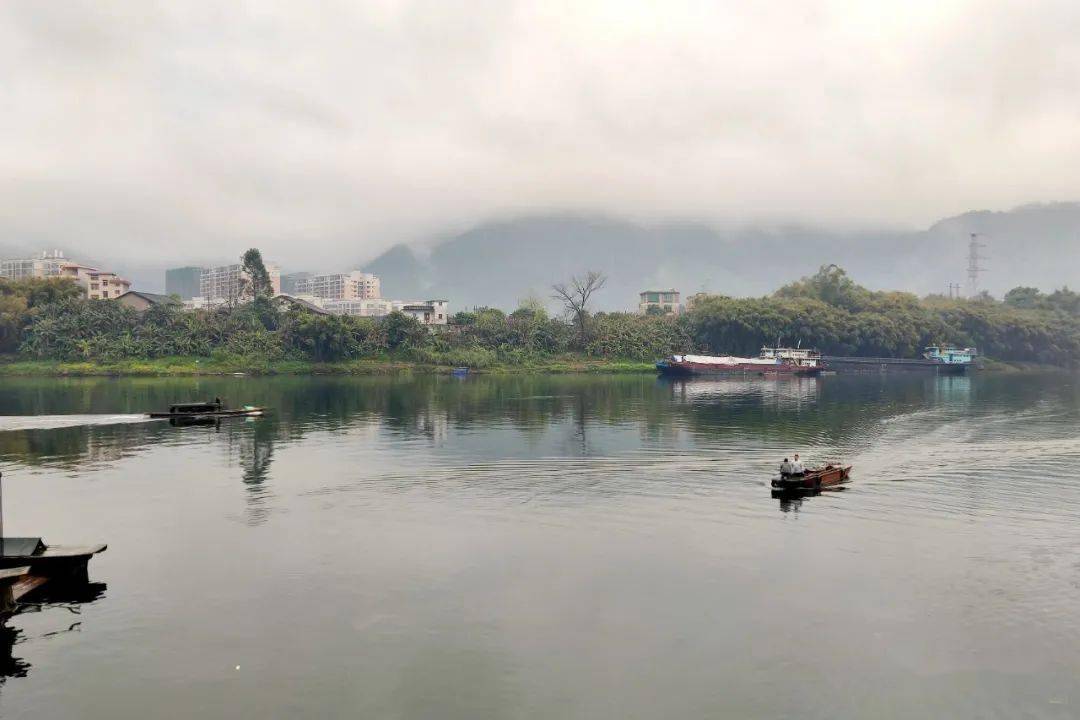 昭平桂江已进入最美时期春雨蒙蒙桂江烟雨观景