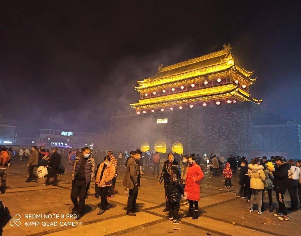 除夕夜晚的凤阳标志建筑--鼓楼广场二等奖19级会计二班张锡禹二等奖20