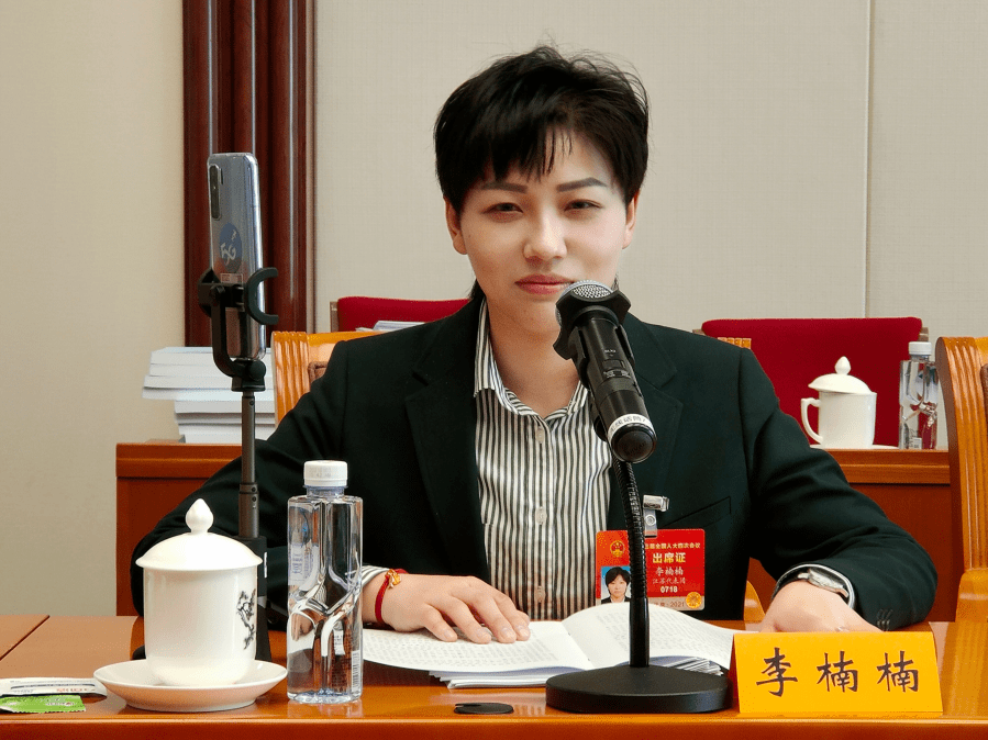 青春也有代言人——聆听全国两会的"青春声音"_李楠楠