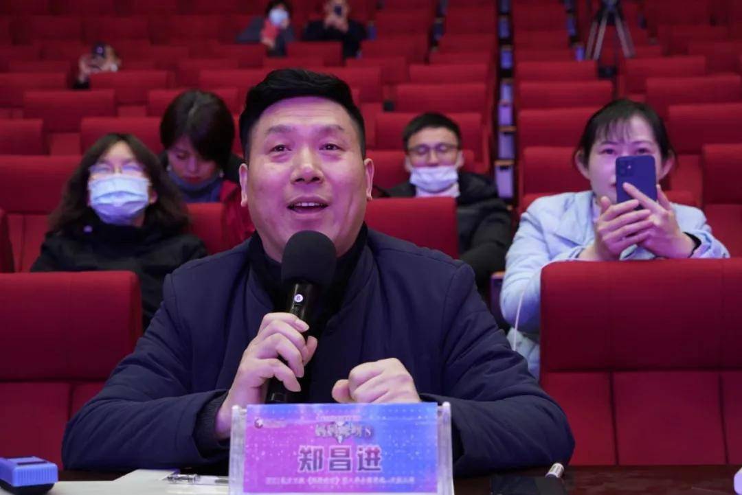著名军旅男高音歌唱家 郑昌进为了尽可能多的鼓励参赛选手,组委会给