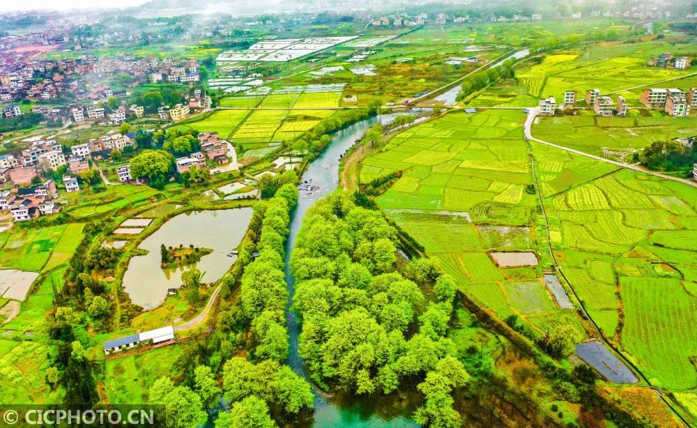 以上图片:无人机拍摄的湖南省衡阳市常宁市洋泉镇洋泉村风景.