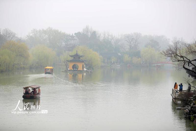 江苏扬州:烟雨瘦西湖