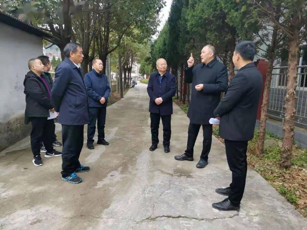 座谈会前,与会人员还先后前往泾洋街道办汉中市芳悦茶叶科技有限公司