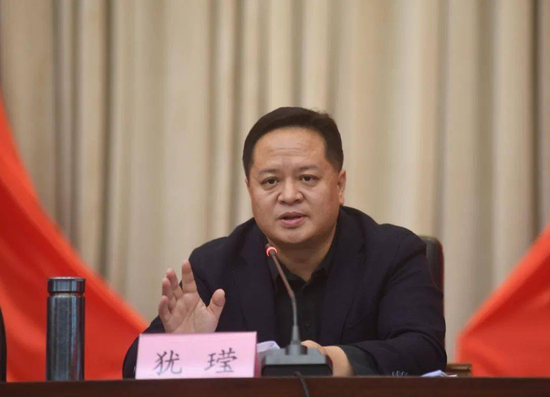 犹 王 莹 指出
