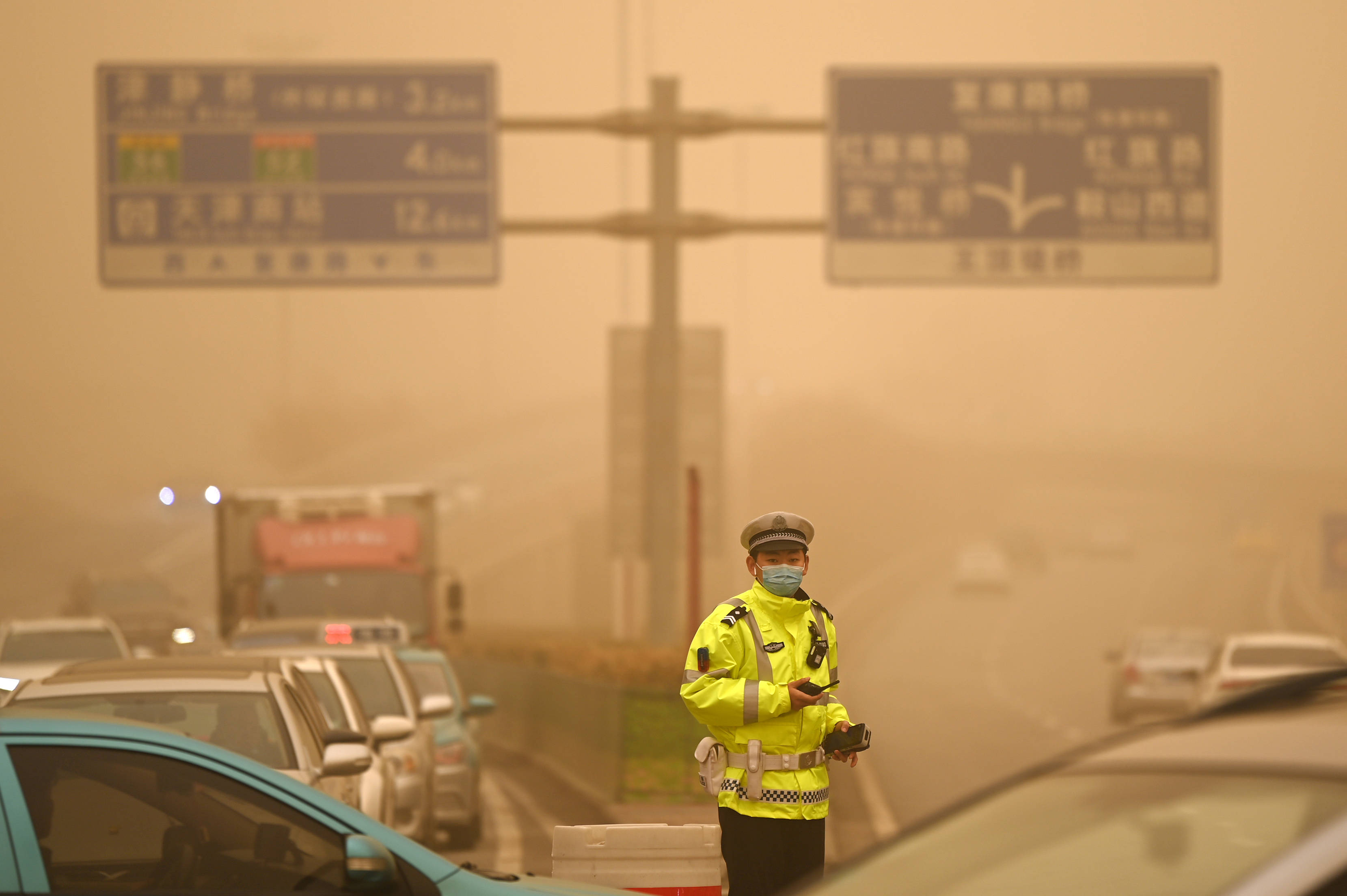 我国北方多地出现沙尘天气