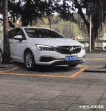 搞笑GIF: 这操作别人也是学不来