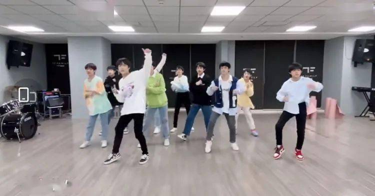 tf家族三代跳青你主题曲不到一天速成比节目选手跳得还好