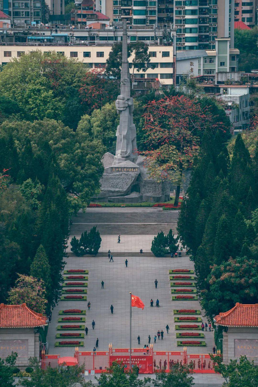 烈士陵园·广州起义纪念碑