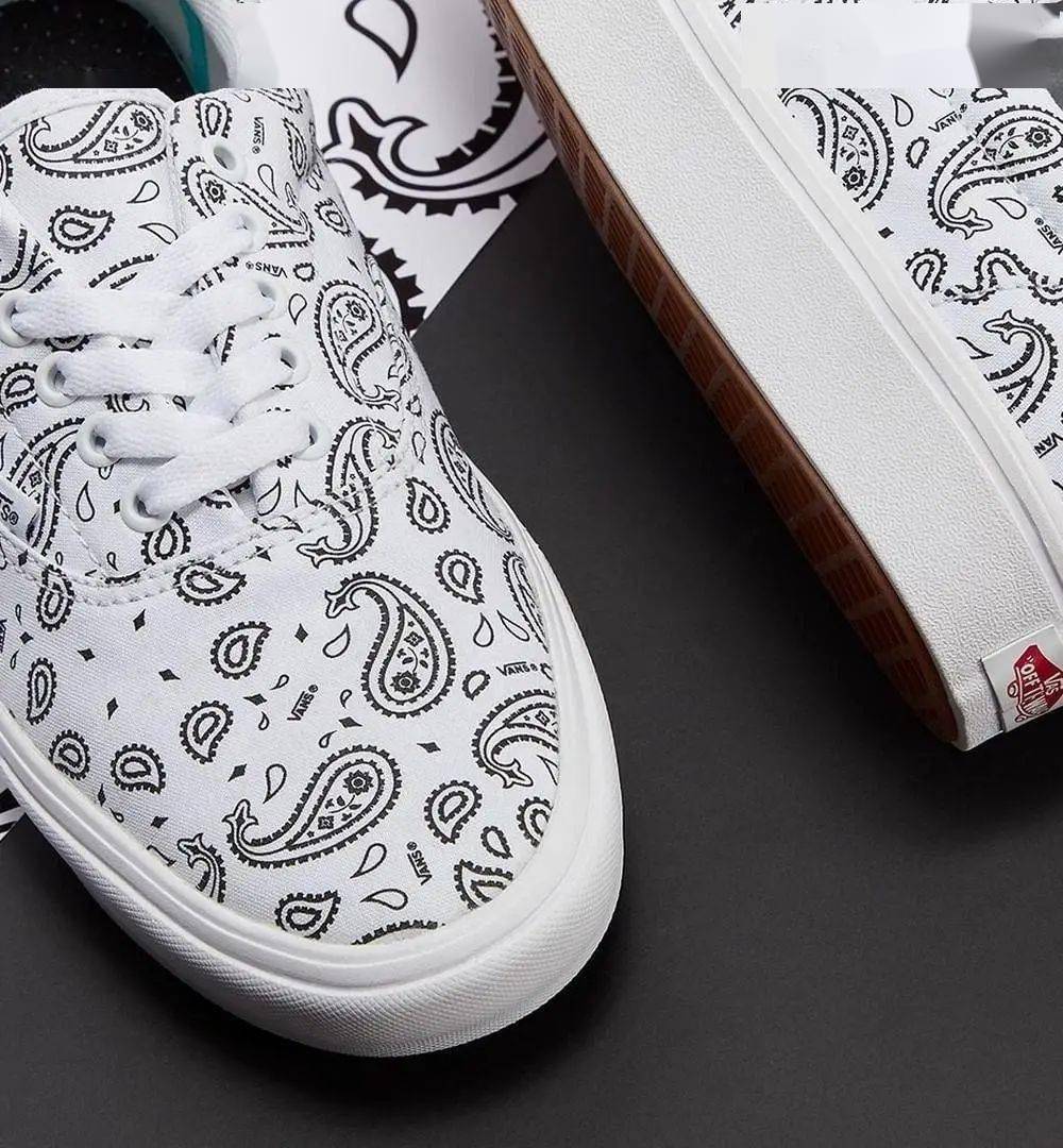 听说这双 vans 新品腰果花,可以平价替代 rhude 万元初代联名款?