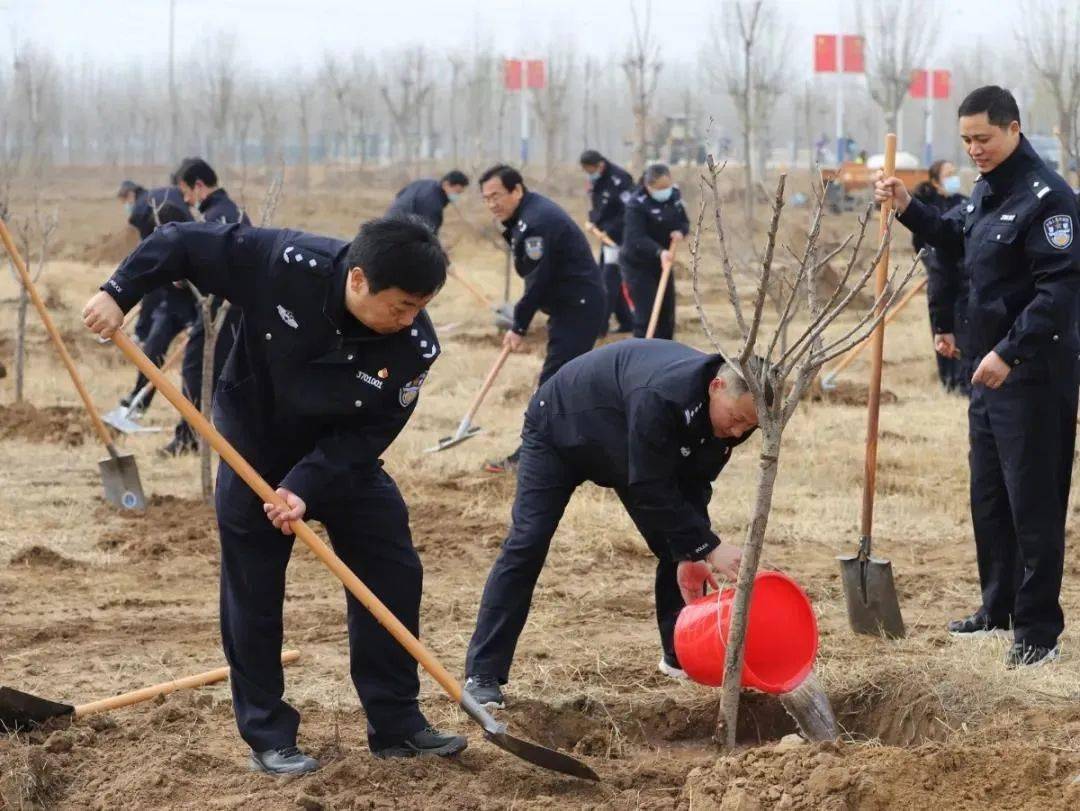 今天,他们在这里,种下希望_监狱管理局