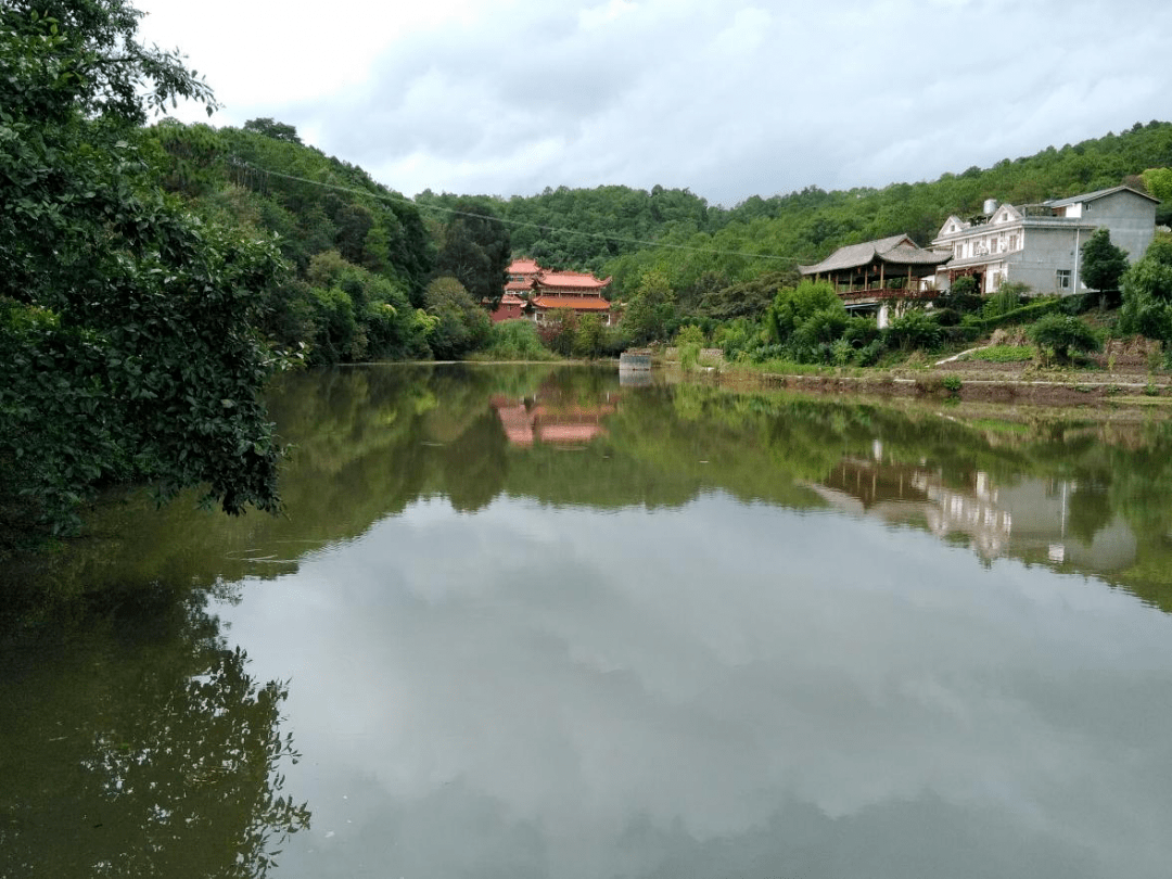 鲹鱼河两岔河谷地              会东人,中国科学院新疆生态与地理