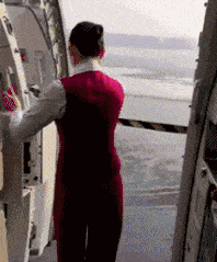 正惊gif:真男人,就应该直面广场舞大妈,一个操作惊呆众人!