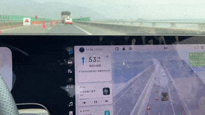 但无法识别横置的雪糕筒以及在道路中央的异物,一旦出现异常情况,小鹏