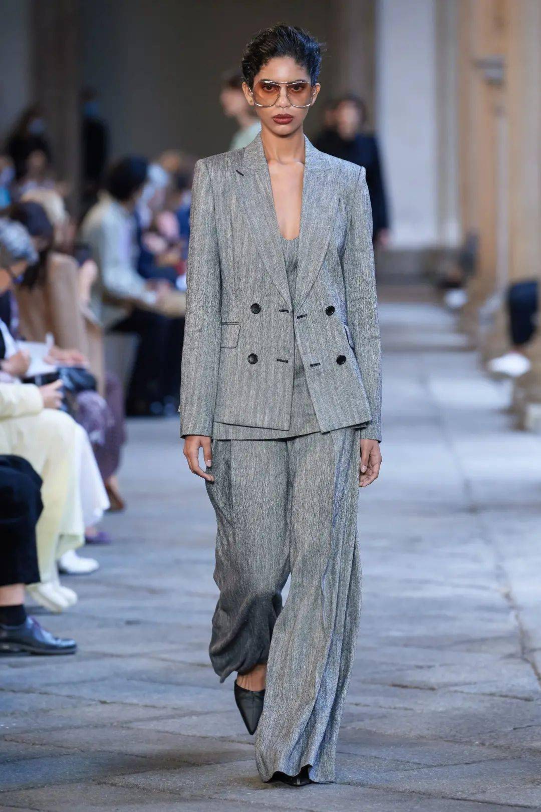 路易威登2021春夏女装,2021春夏女装 路易威登(louis vuitton)2021春季成衣系列▼