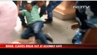 208万余条,封禁违规主播7200余个,关闭网站2300余家,下架app520余个