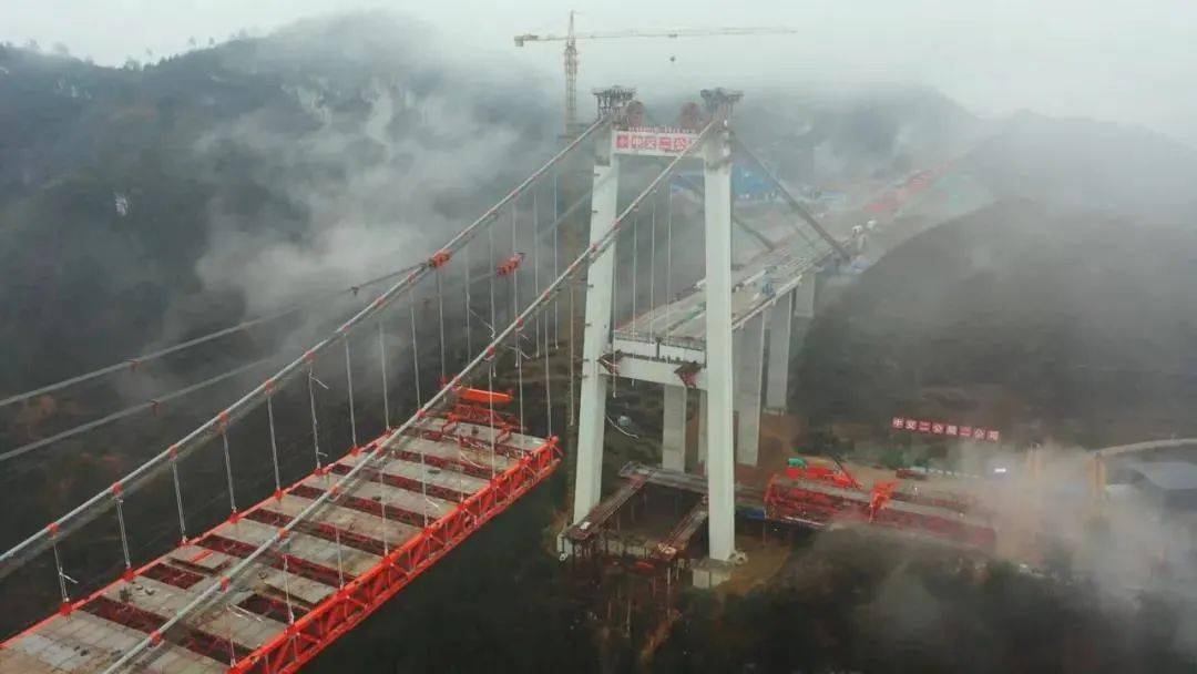 阳宝山特大桥即将合龙 赵磊 摄阳宝山特大桥是贵黄高速公路控制性工程