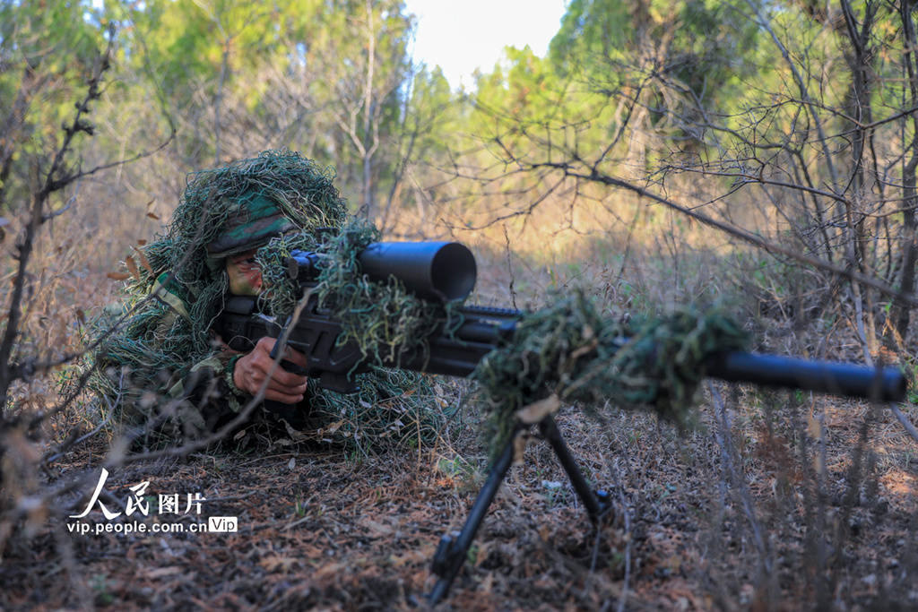 2021年3月25日,武警第一机动总队某支队狙击小组开展联合对目标实施