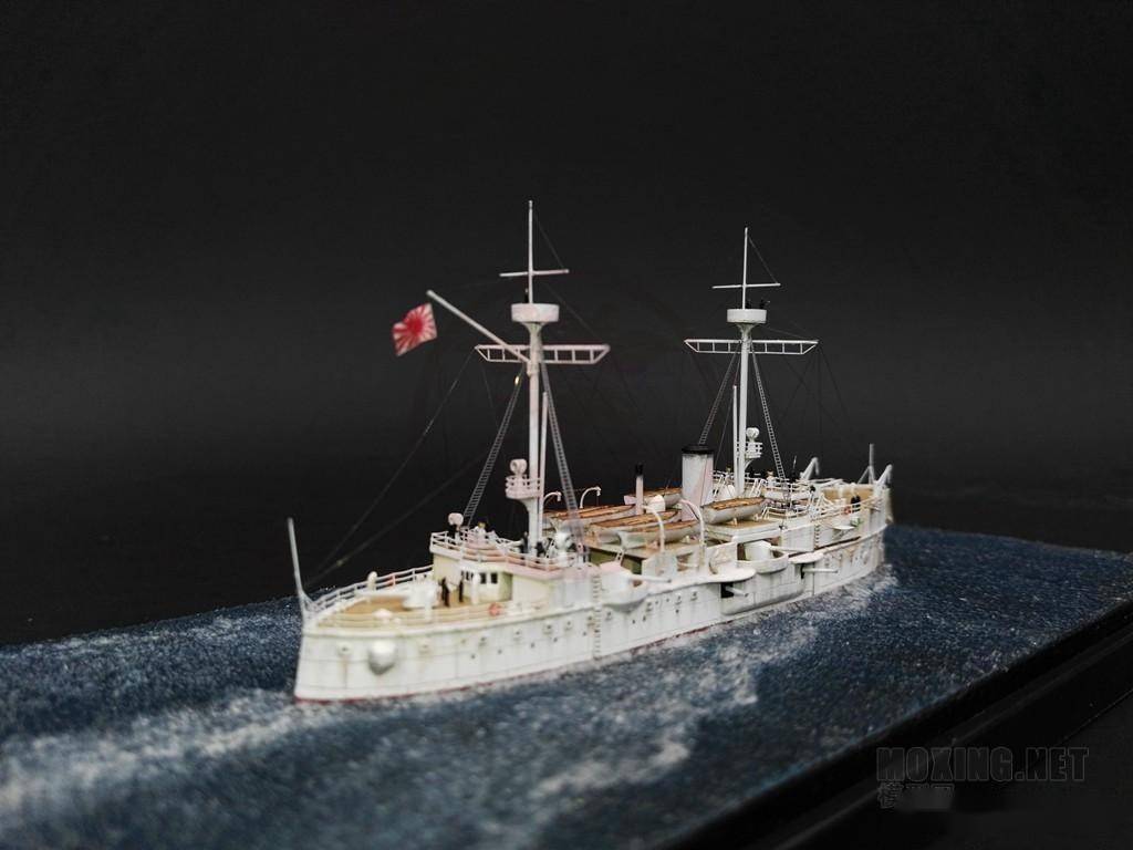 该舰为早期铁甲舰更进一步的进化版,帆船的影子相比"比叡"号又少了一
