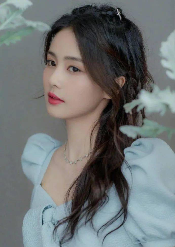 白鹿花与少女