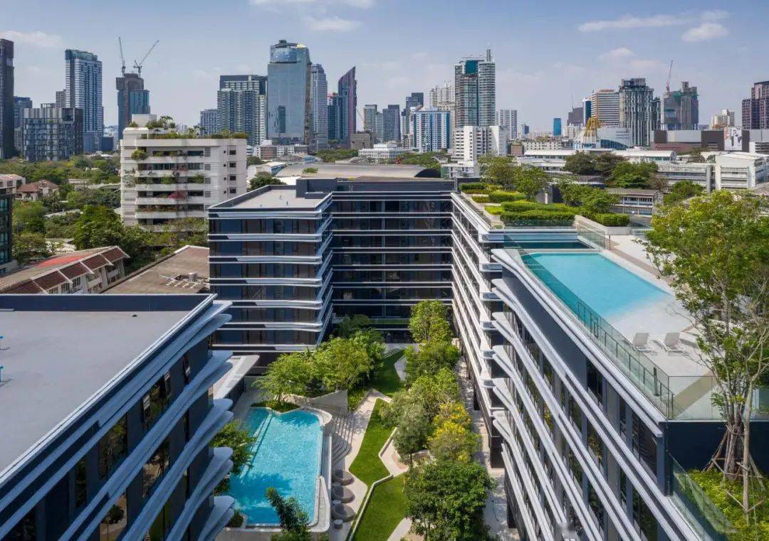 曼谷顶级富人区:惊艳双泳池绿洲公寓