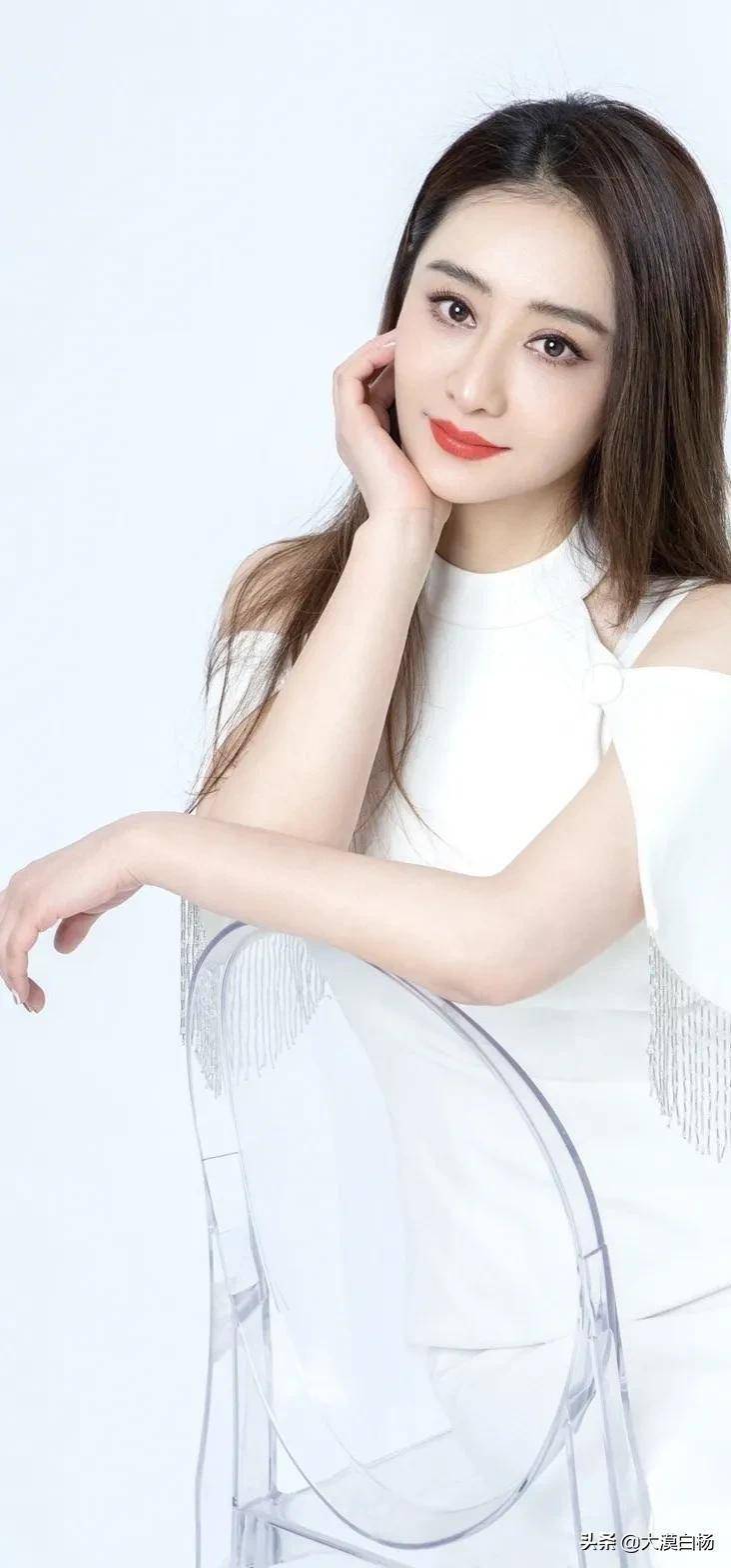 冻龄女神陈德容,简约时尚大气气质迷人,你的超清壁纸赶紧收藏.