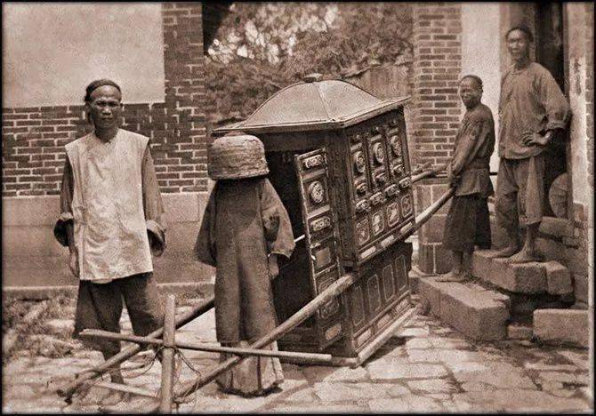 1911-1913年,福建福州地区的新娘子出嫁.
