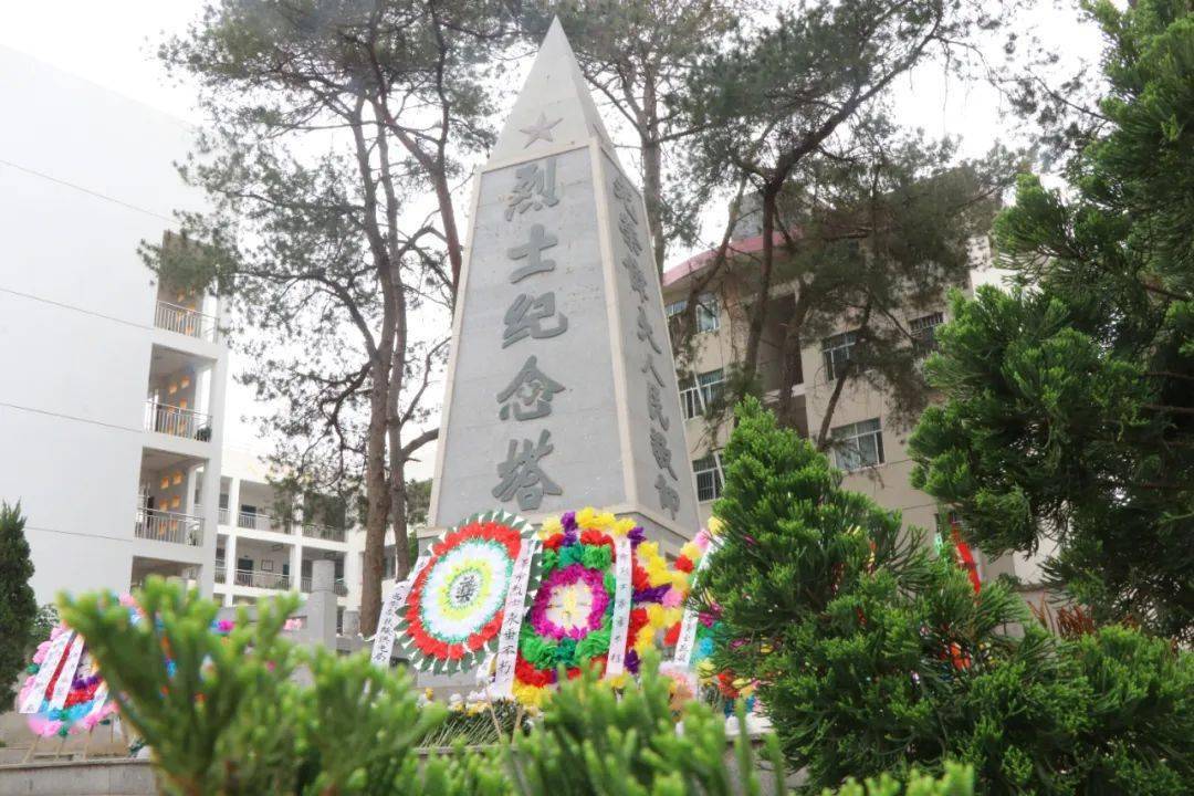 【我们的节日·清明】献花献英烈,哀思祭忠魂