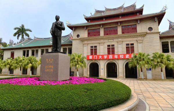 这是厦门大学校园景色(3月26日摄).