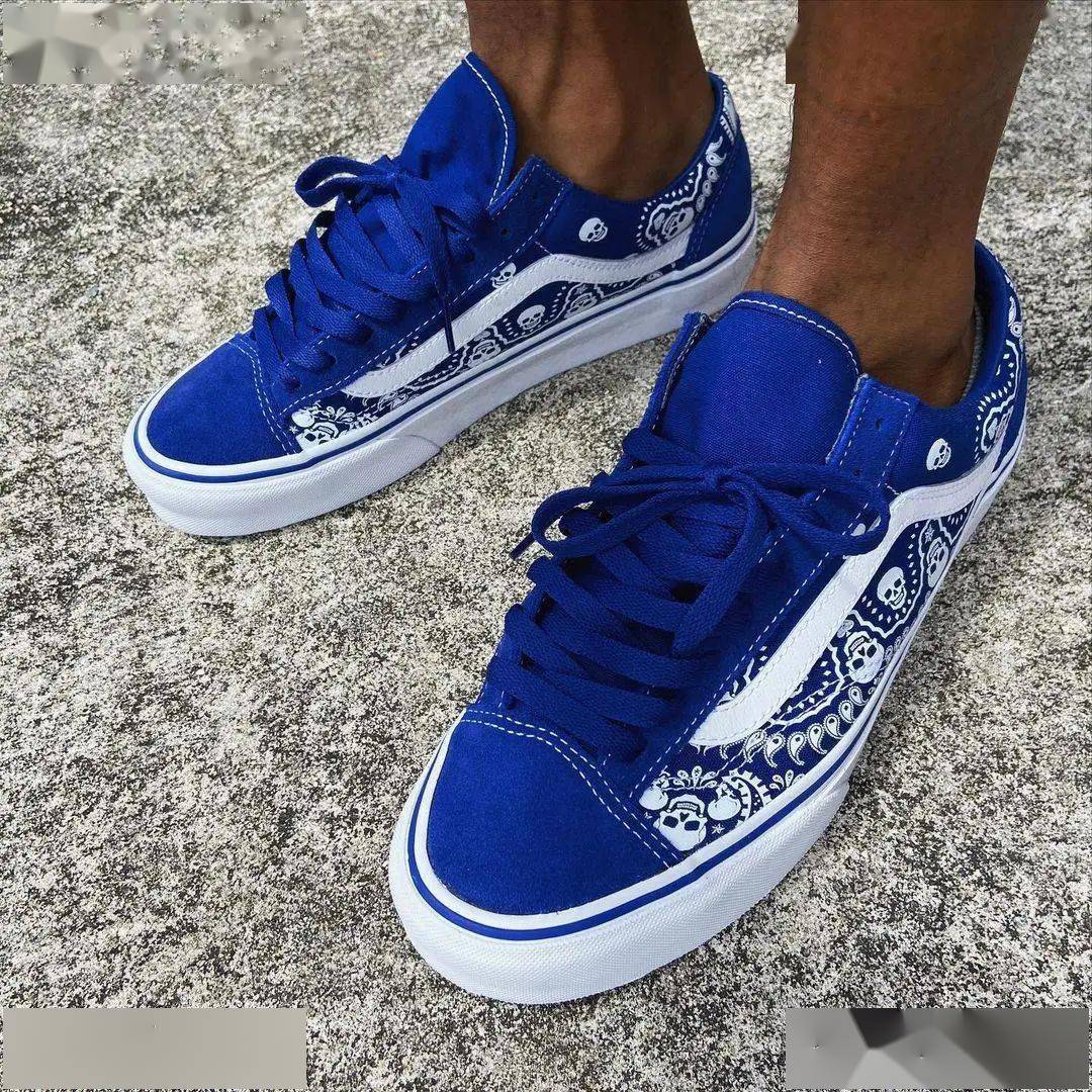 vans style 36  "bandana"