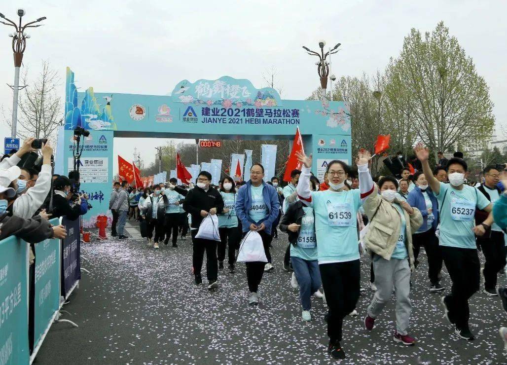 市市场监管局组织干部职工参加鹤壁市首届马拉松比赛