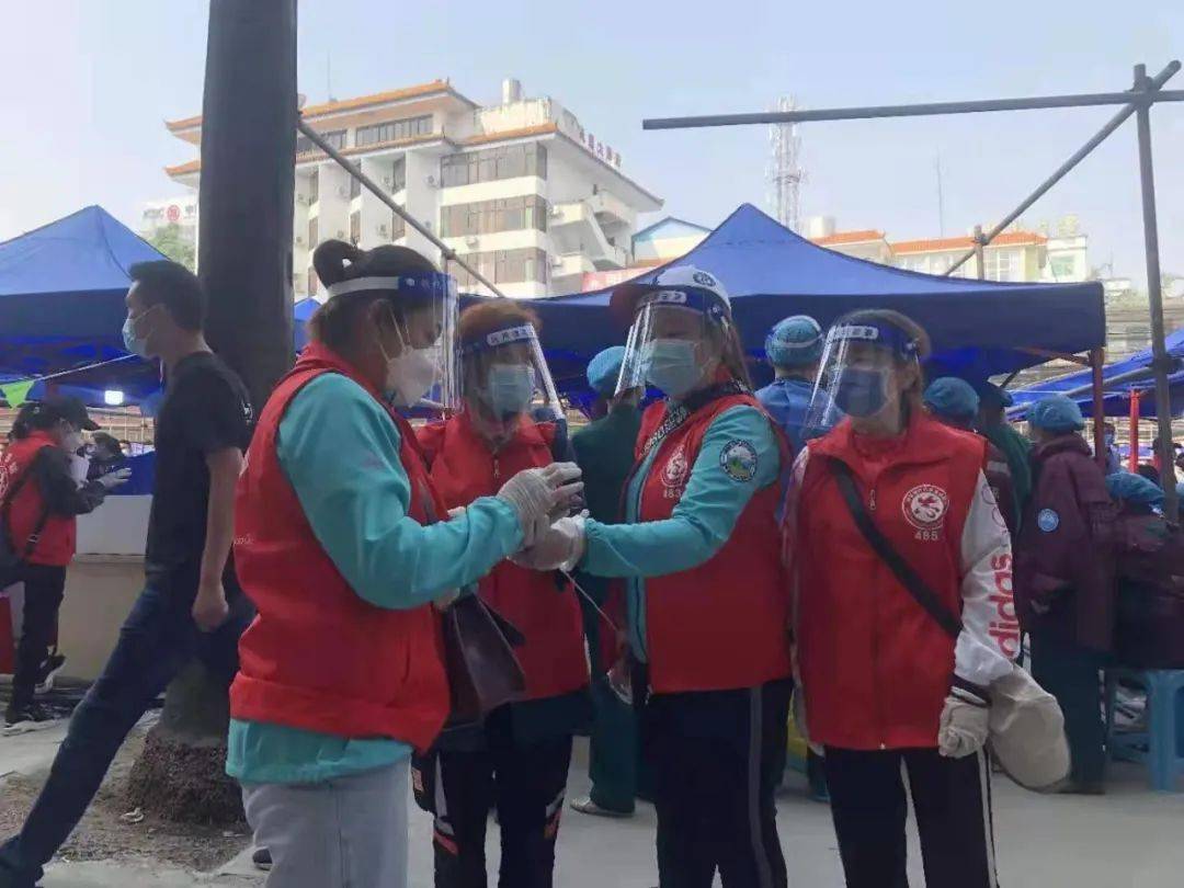 看,瑞丽抗疫前线亮丽的她身影