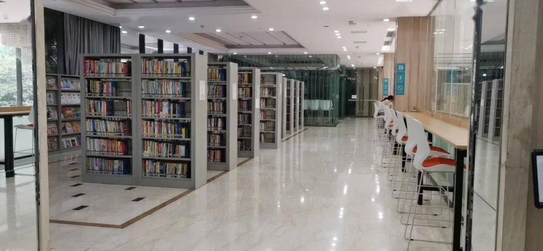 22:18 来源:  广州增城发布 "在家门口享受阅读" 增城大力推进图书馆