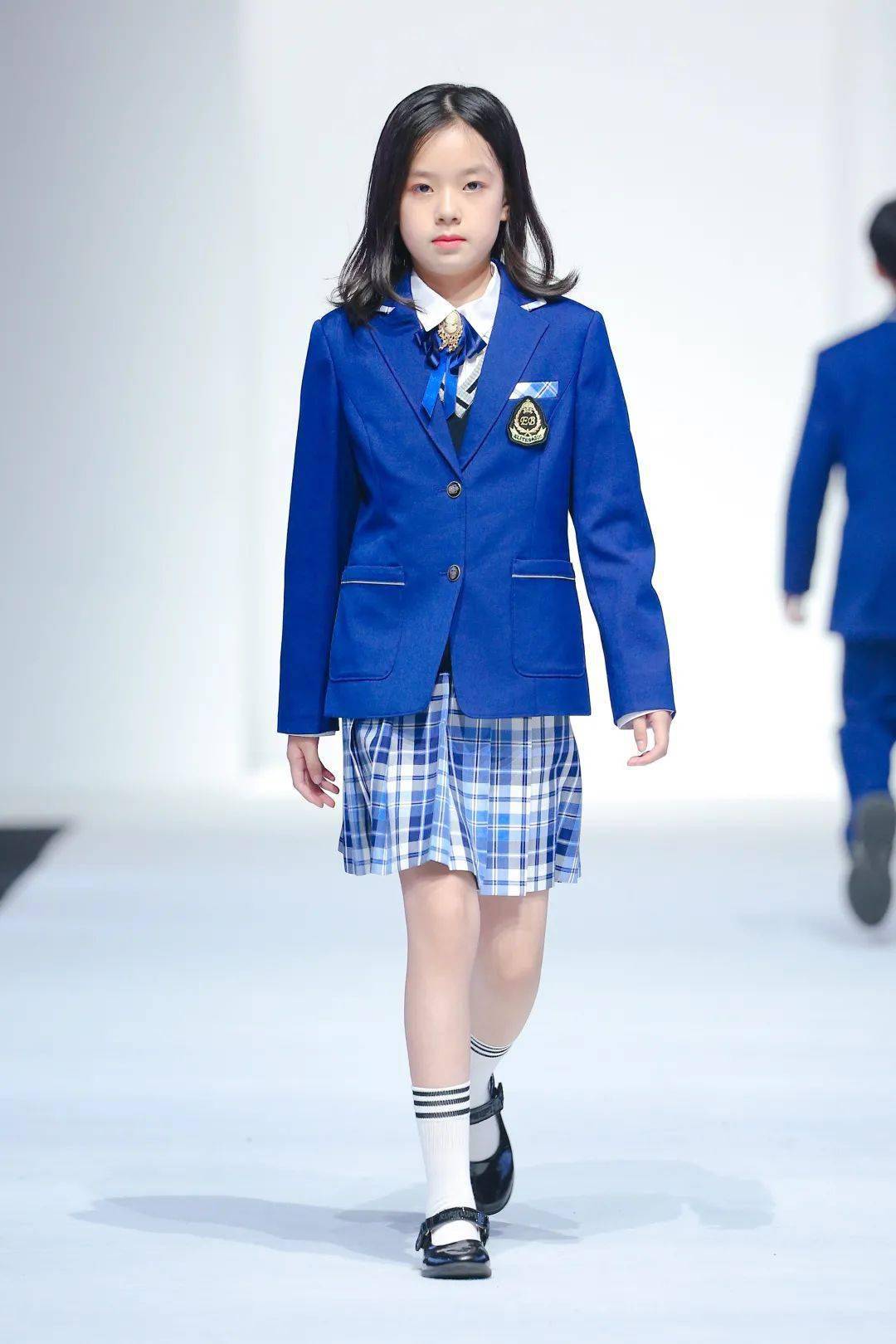 wear上海时装周的品牌,本次设计师在学院风的基础之上,将校服的专业感