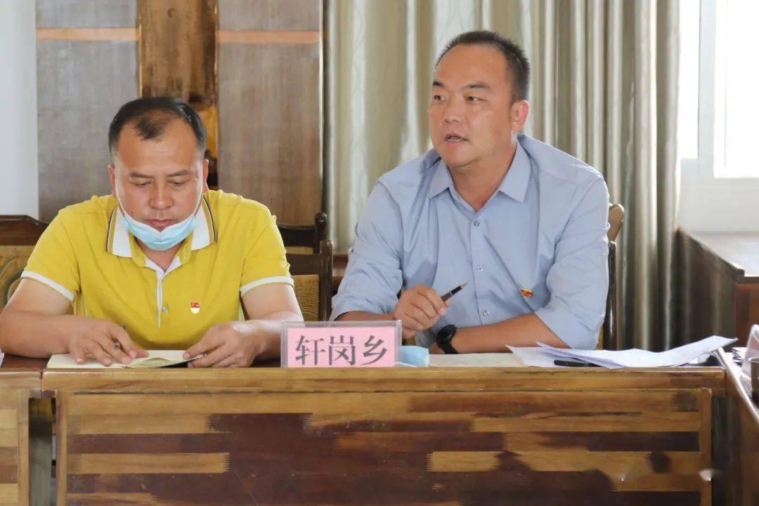 头条丨州委副书记胡小成调研轩岗乡易地扶贫搬迁后续工作
