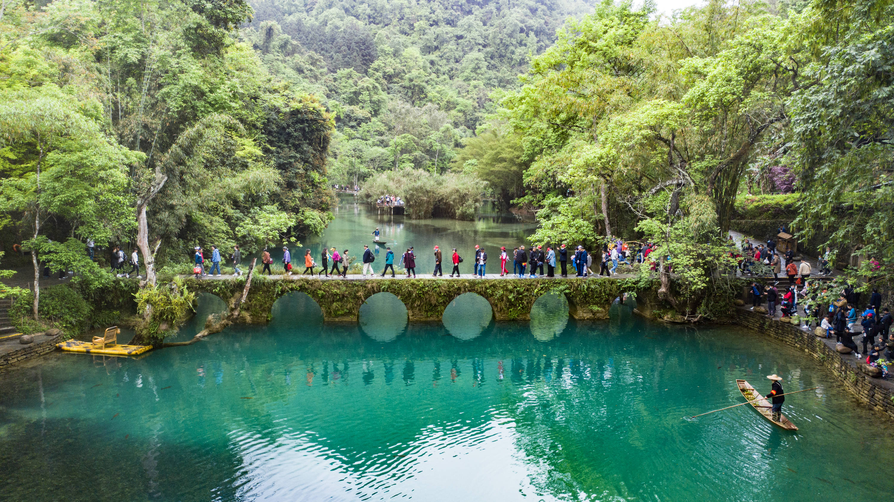 贵州荔波:绿水青山引客来