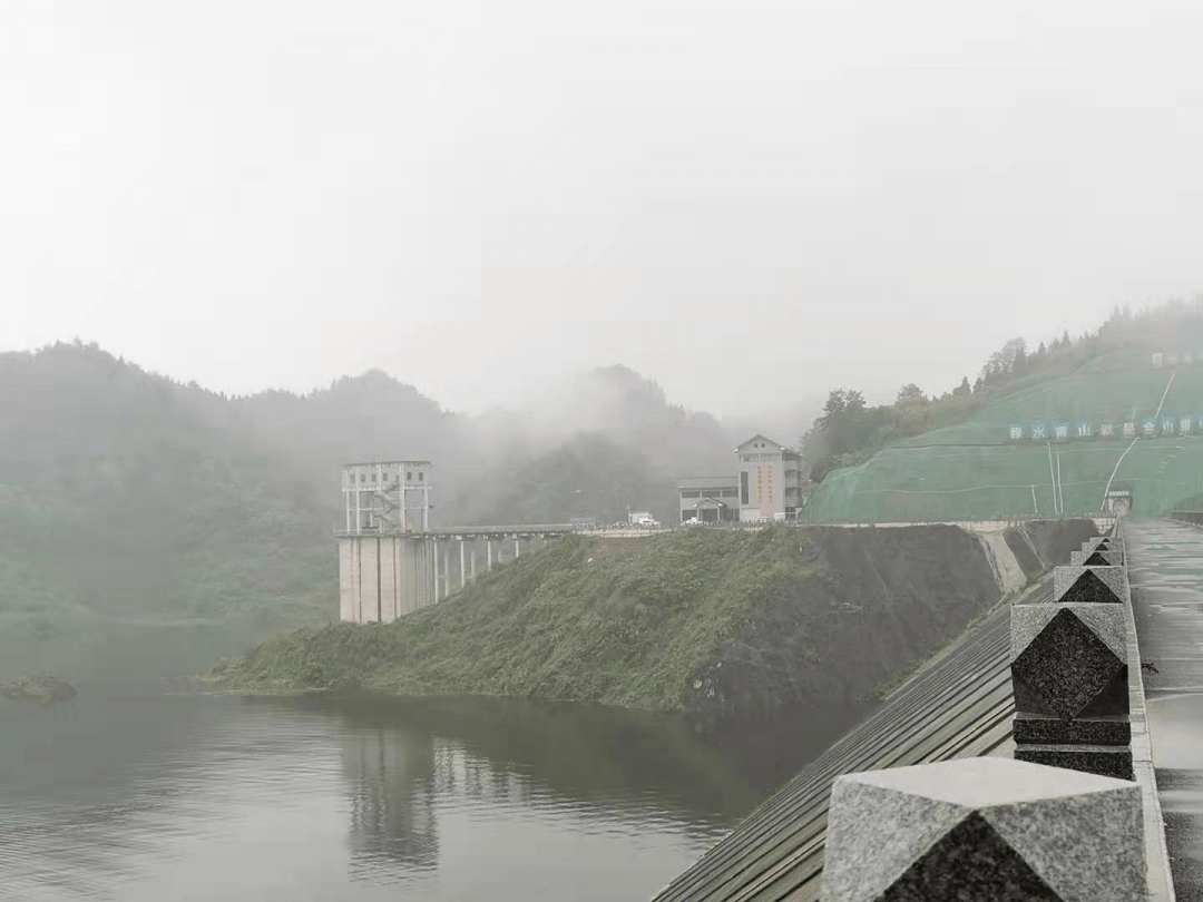 观景口水利枢纽工程位于长江一级支流五布河干流,水库