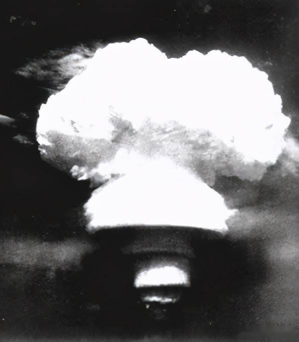 百年瞬间丨第一枚实用氢弹爆炸成功